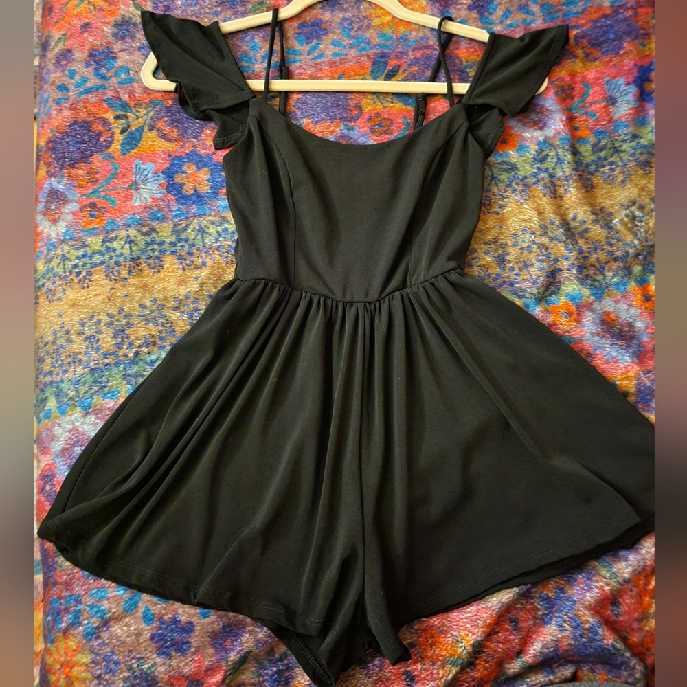 Urban Outfitters Cold Shoulder Flutter Sleeve Black Romper, XS, Ruched, EUC - Picture 2 of 9